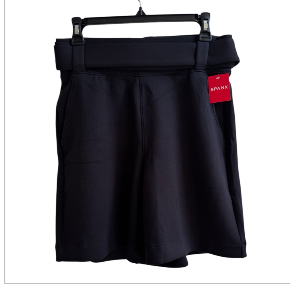SPANX Air essentials Bermuda Shorts - 8” Very Black